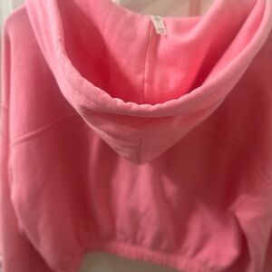 Alo Yoga Pink cropped Hoddie Pullover with pockets. NWOT! Size S.